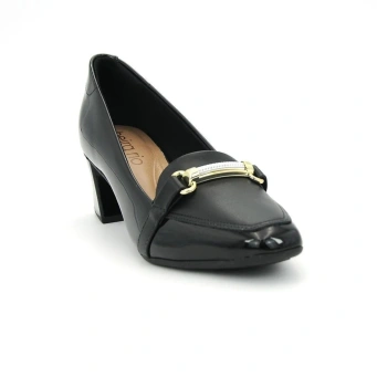 كعوب نسائية