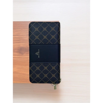 محافظ نسائية