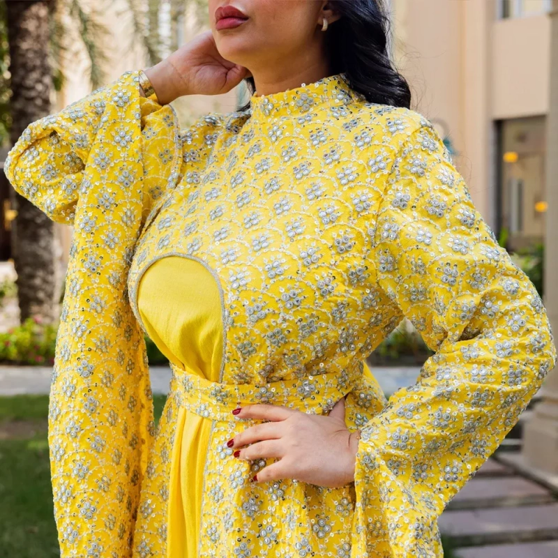 Women's Elegant Regular-Fit Closed Kuwaiti Daraa - Embroidery &amp; Beaded, Formal Gatherings