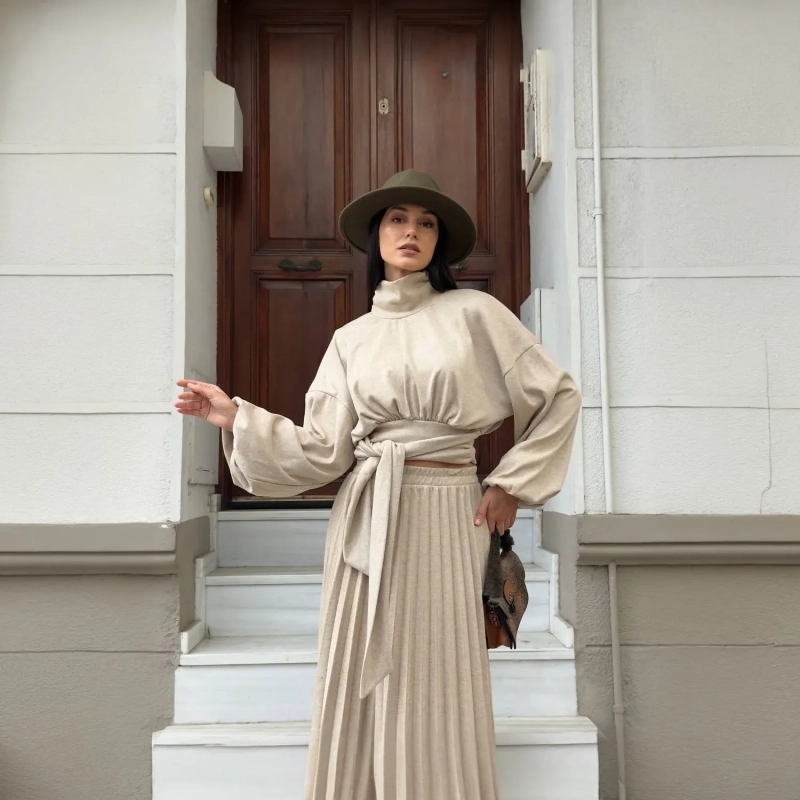 Women&rsquo;s Flowy Long-Sleeve Top and Pleated Maxi Skirt for Effortless Elegance and Modest Looks