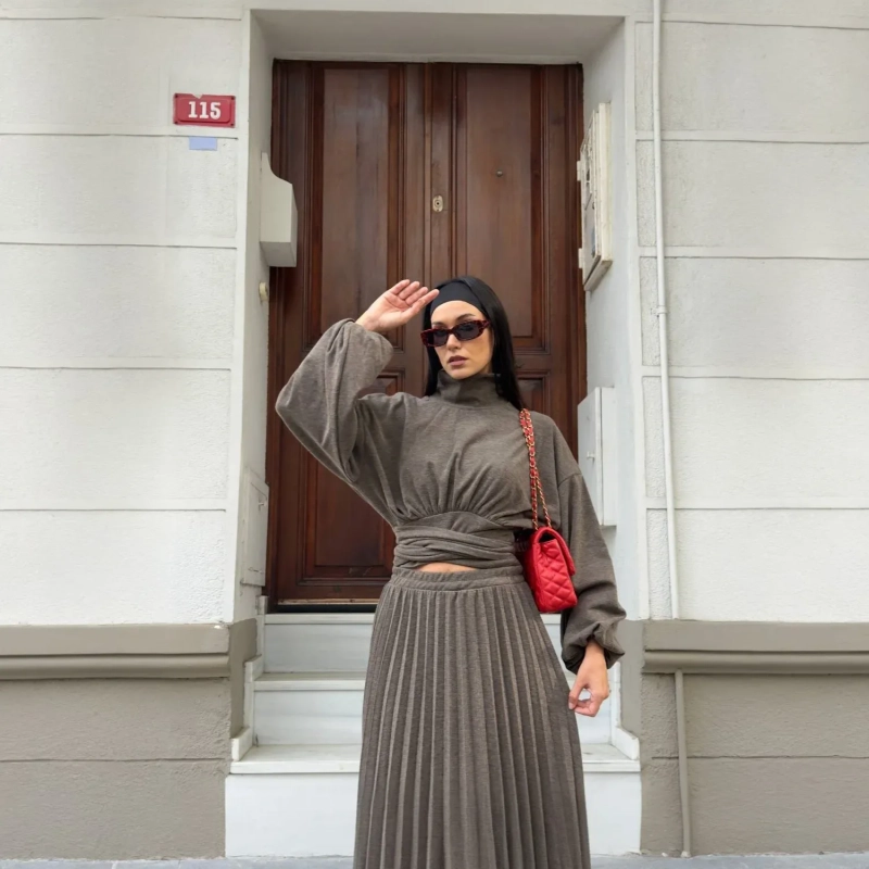 Women&rsquo;s Flowy Long-Sleeve Top and Pleated Maxi Skirt for Effortless Elegance and Modest Looks