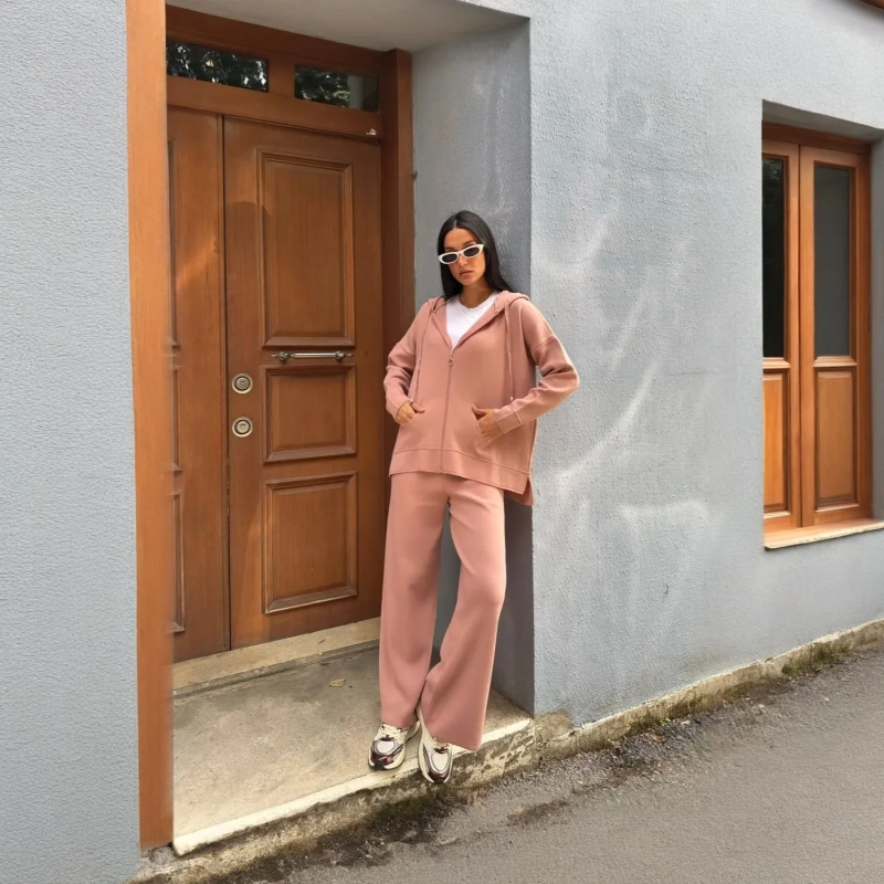 Women&rsquo;s Two-Piece Hooded Lounge Set &ndash; Oversized Zip-Up Jacket and Wide-Leg Trousers