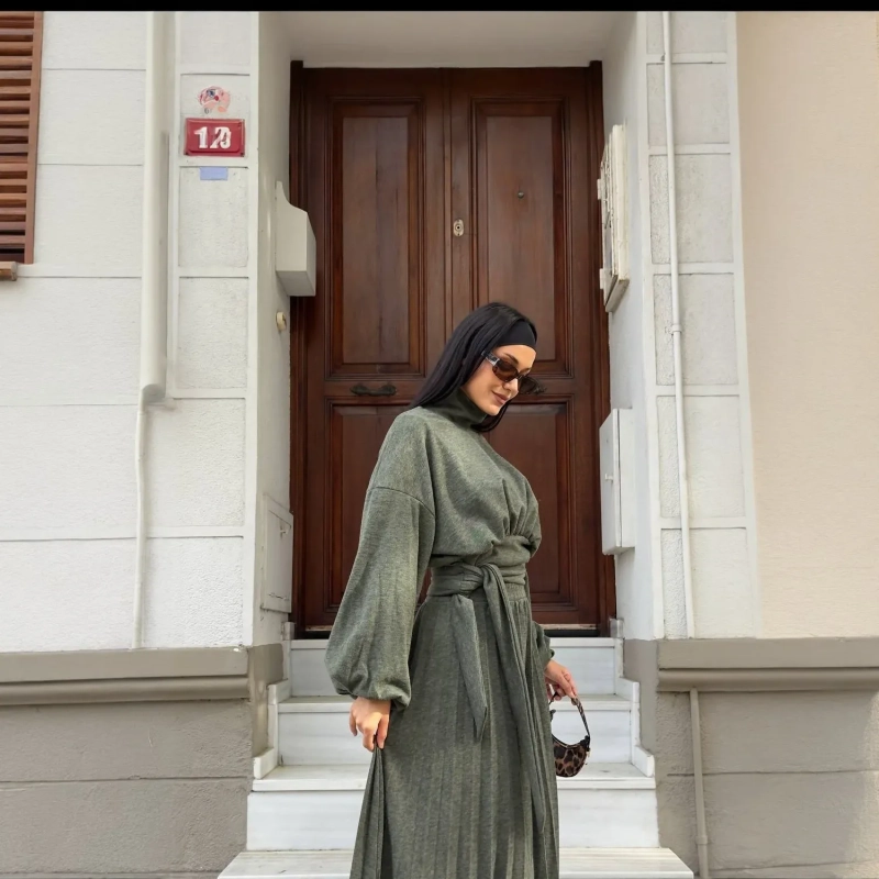 Women&rsquo;s Flowy Long-Sleeve Top and Pleated Maxi Skirt for Effortless Elegance and Modest Looks