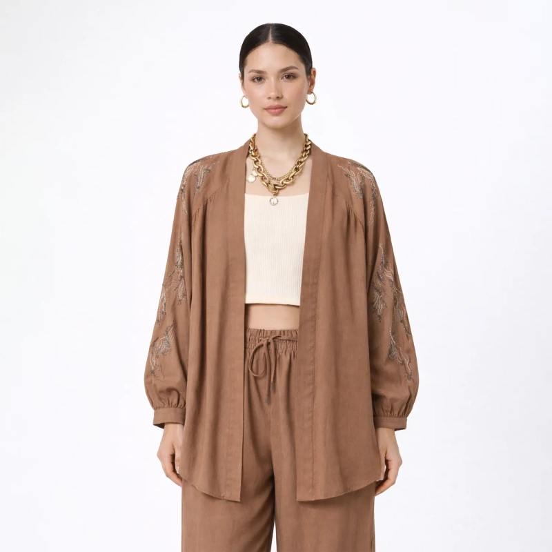 Women&rsquo;s Loose Long Sleeve Shirt &ndash; Lightweight Casual Blouse With Black Pattern &ndash; Caramel