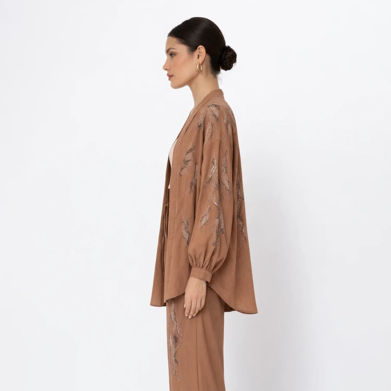 Women&rsquo;s Loose Long Sleeve Shirt &ndash; Lightweight Casual Blouse With Black Pattern &ndash; Caramel