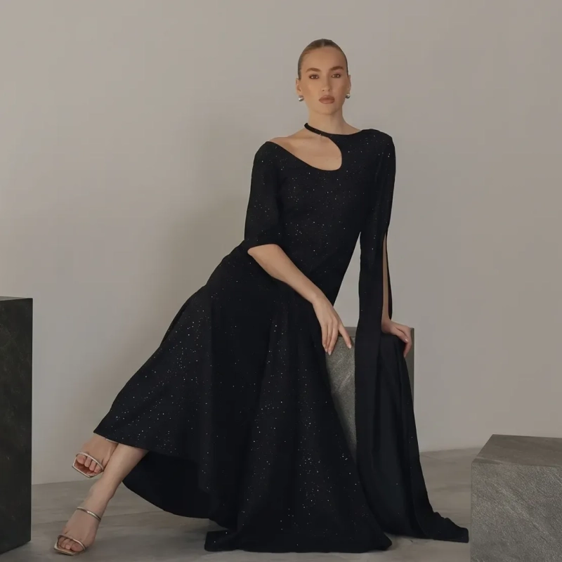 Women's Regular Flowing Cape Silhouette Dress &mdash; Integrated Cape Elegant Wear &mdash; For Formal Galas, Red-Carpet Events, Or Exclusive Evening Soir&eacute;es &mdash; Black